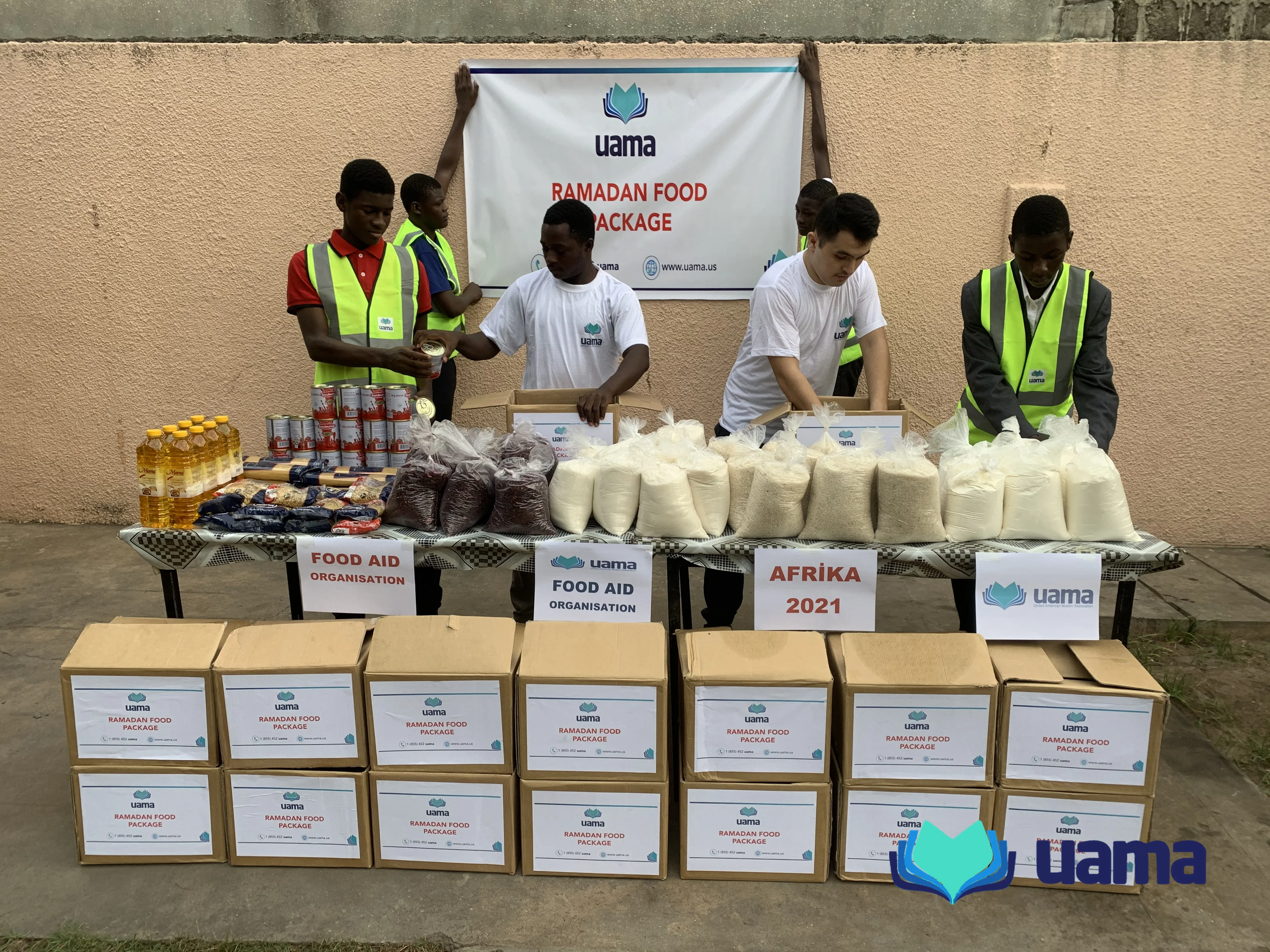 UAMA volunteers distributing boxes and supplies