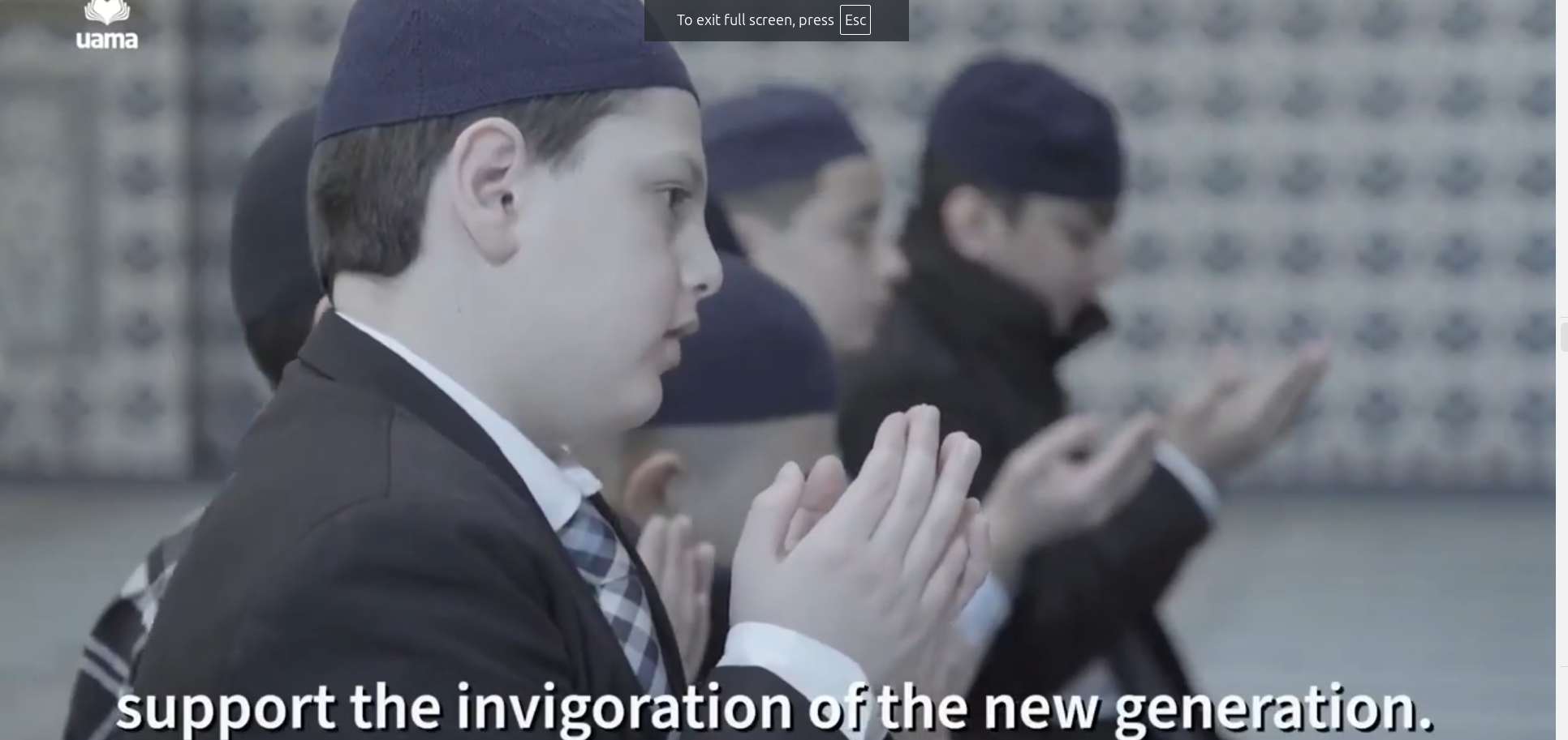 UAMA volunteers handing food aid to community members during Ramadan